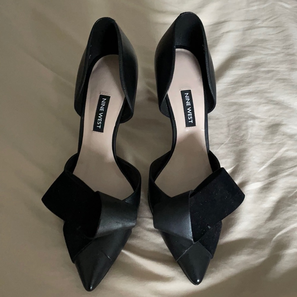 Gorgeous black heels worn only once.